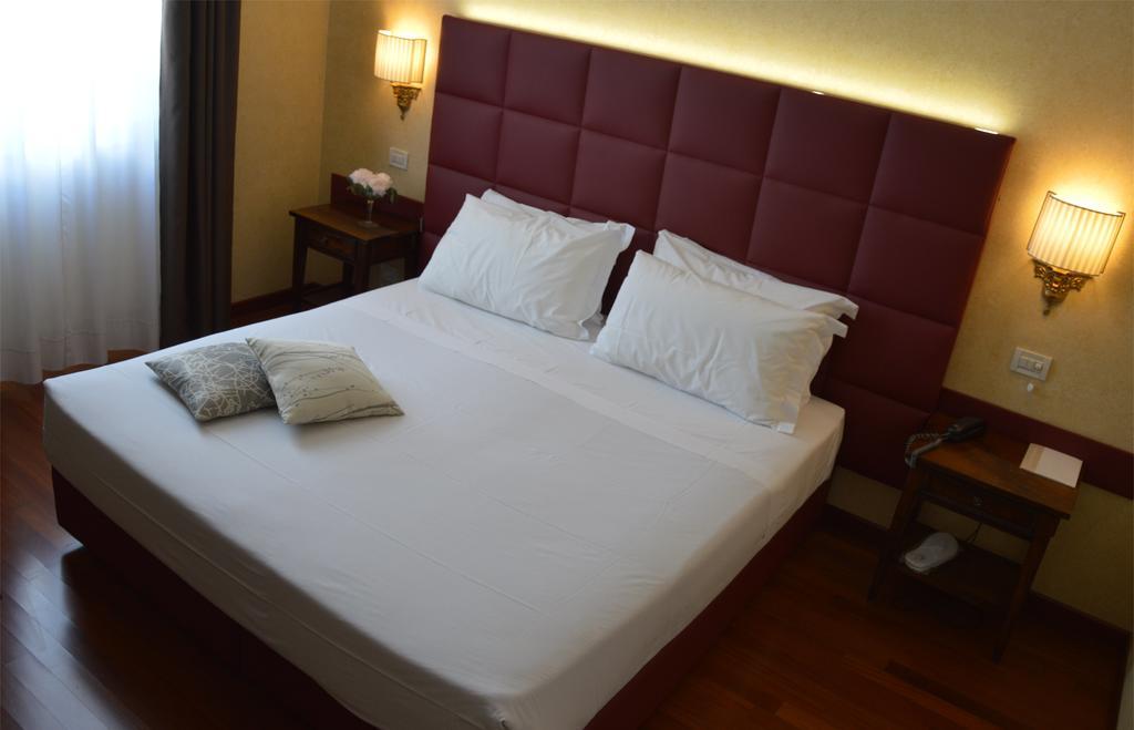 Astoria Hotel Italia Udine Esterno foto