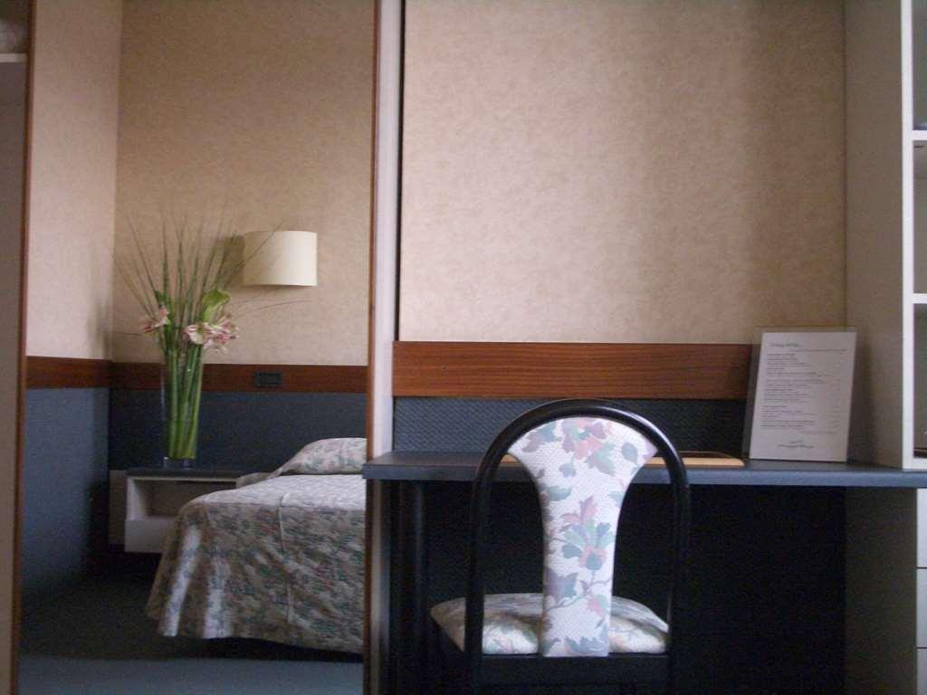 Astoria Hotel Italia Udine Camera foto